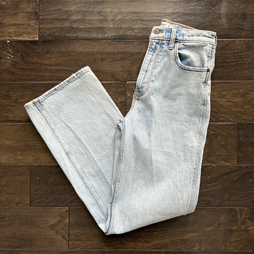 Abercrombie and Fitch 90s Relaxed Jean Ultra High Rise Jeans